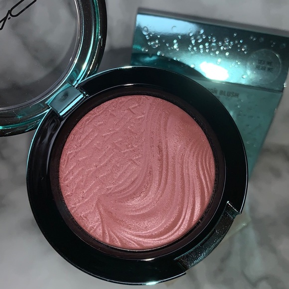 SEA ME, HEAR ME Alluring Aquatic MAC Extra Dimension Blush - Picture 4 of 15